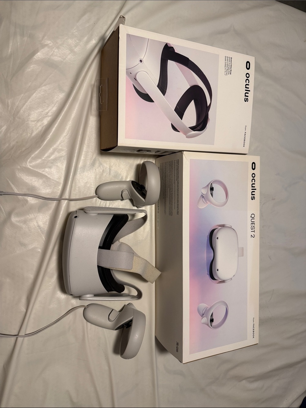 Oculus Quest 2 VR Headset with White Controllers and Black Face Padding